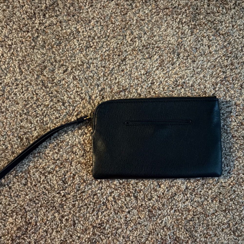 FOSSIL wristlet - Picture 2 of 3